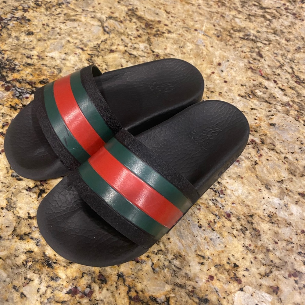Gucci slides size 28